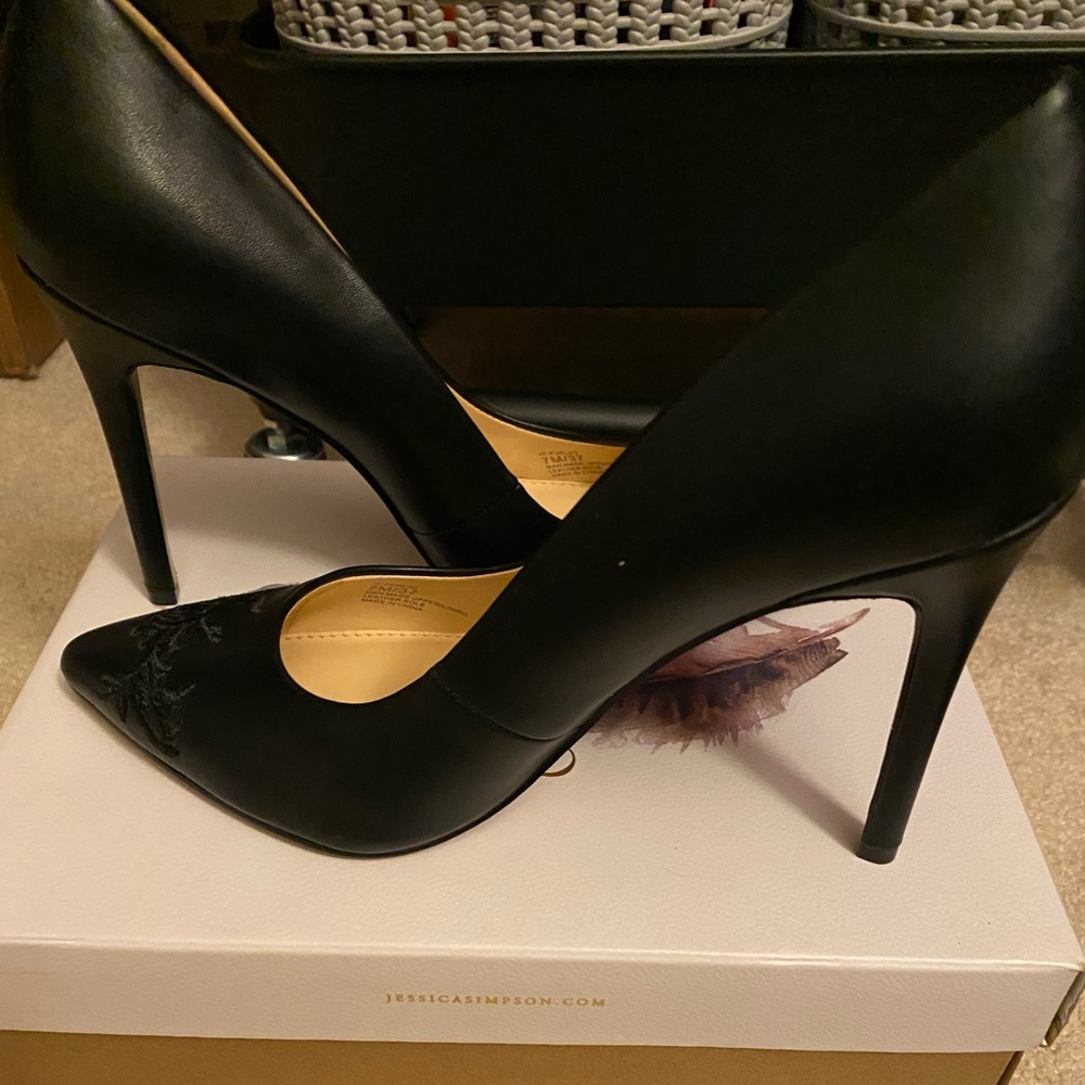 Jessica Simpson black pumps